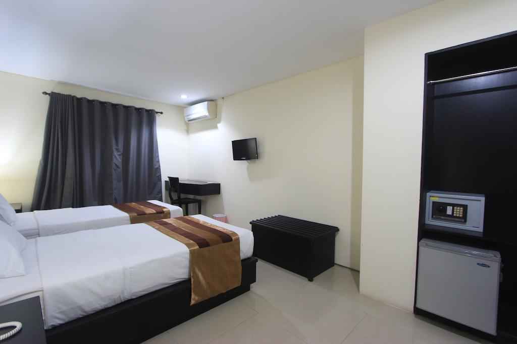 Airport Kuta Hotel And Residences Tuban  Room photo
